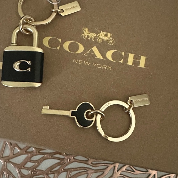 NWT Coach Lock and Key Bag Charm / Key Ring - Picture 7 of 13